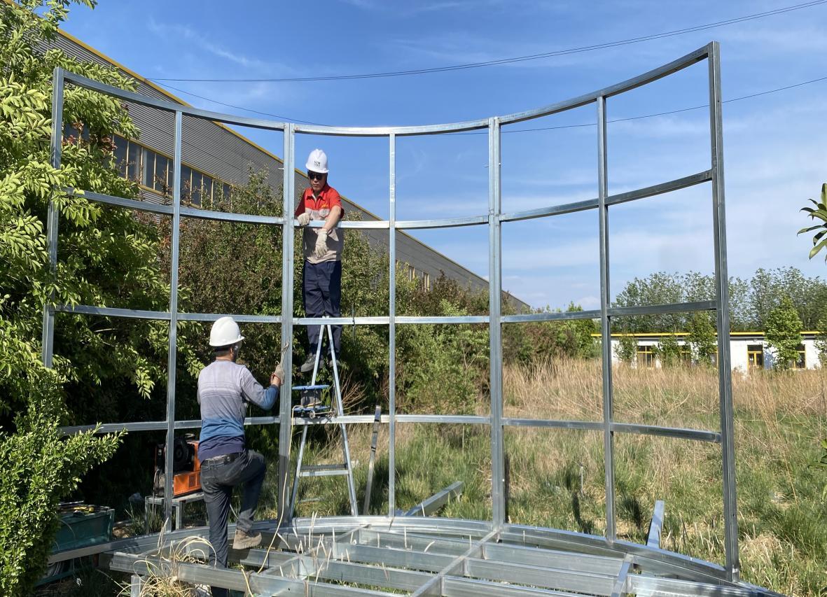 Armado de estructura de acero en fábrica